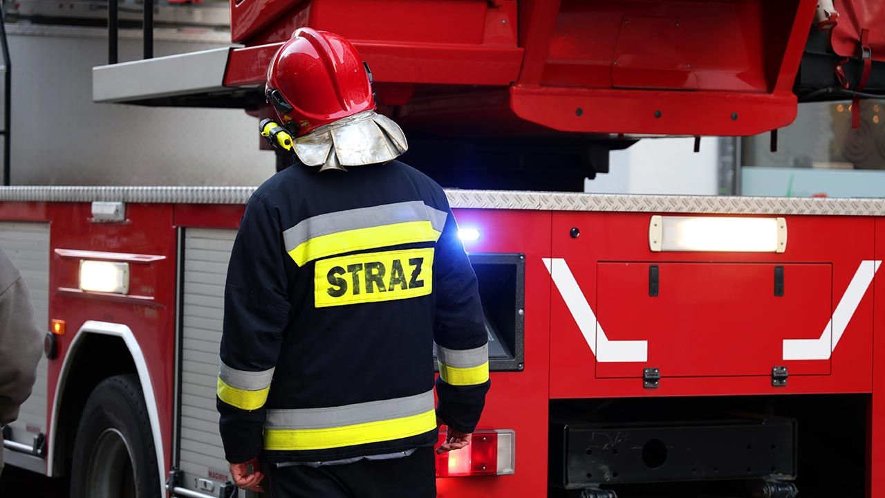 Strażacy przyjęli zgłoszenie o pożarze mieszkania w Wałbrzychu (fot. Shutterstock/DarSzach) Strażacy przyjęli zgłoszenie o pożarze mieszkania w Wałbrzychu (fot. Shutterstock/DarSzach)