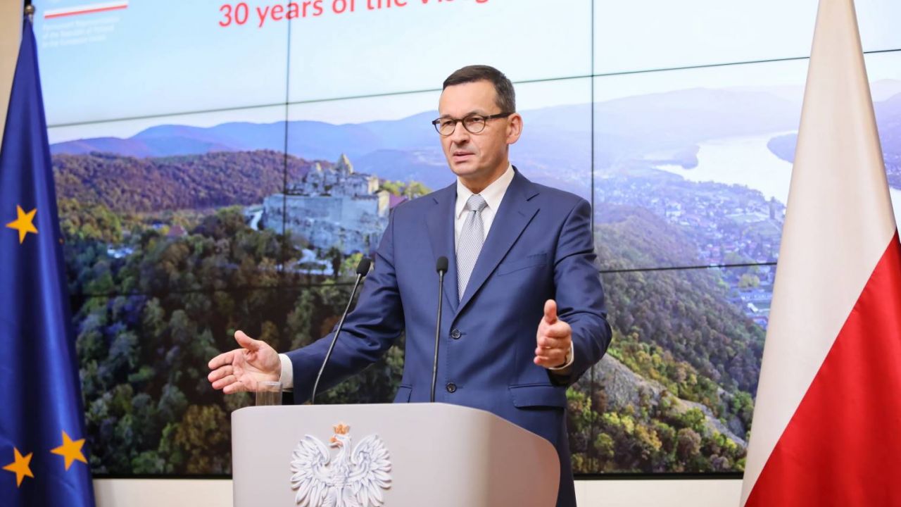Premier Mateusz Morawiecki poinformował w Brukseli, że RE przyjęła plan gospodarczy dla Białorusi (fot. PAP/Leszek Szymański) Premier Mateusz Morawiecki poinformował w Brukseli, że RE przyjęła plan gospodarczy dla Białorusi (fot. PAP/Leszek Szymański)