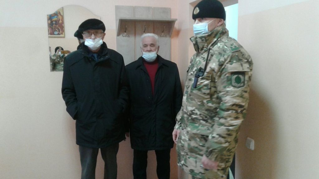 Здымак мае ілюстрацыйны характар. Паводле інфармацыі галоўнага ўпраўлення юстыцыі Віцебскага выканкаму, у 2020–2021 гадах у папраўчай калоніі № 1 зрабілі рамонт памяшканняў для сустрэчы са сваякамі і закупілі новую мэблю. Крыніца: vitebskjust.gov.by