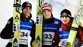 Adam Małysz w towarzystwie Gregora Schlierenzauera i Thomasa Morgensterna (fot. inf. prasowa/