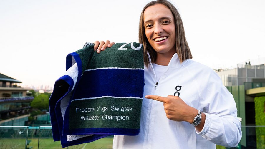 Iga Świątek triumfowała w wielkoszlemowym turnieju tenisowym Wimbledon (fot. RPrange/Getty)