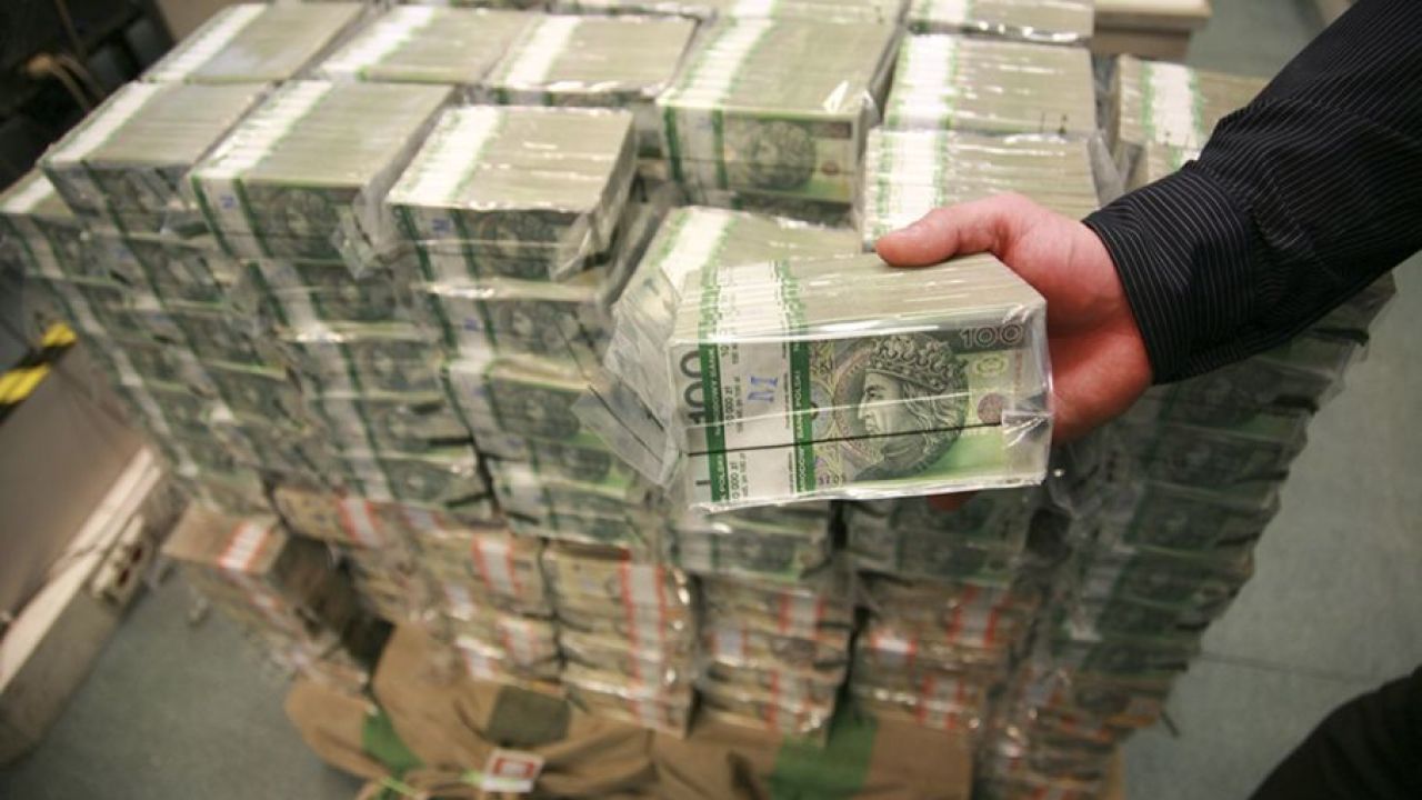 Oszuści wyłudzili ponad 37 milionów złotych(fot. NBP) Oszuści wyłudzili ponad 37 milionów złotych(fot. NBP)