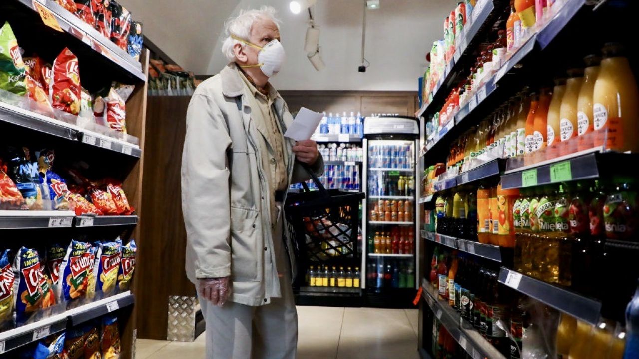 Złotówka wydana na produkt od polskiej firmy to około 79 gr pozostawionych w naszej gospodarce (fot. Beata Zawrzel/NurPhoto via Getty Images) Złotówka wydana na produkt od polskiej firmy to około 79 gr pozostawionych w naszej gospodarce (fot. Beata Zawrzel/NurPhoto via Getty Images)