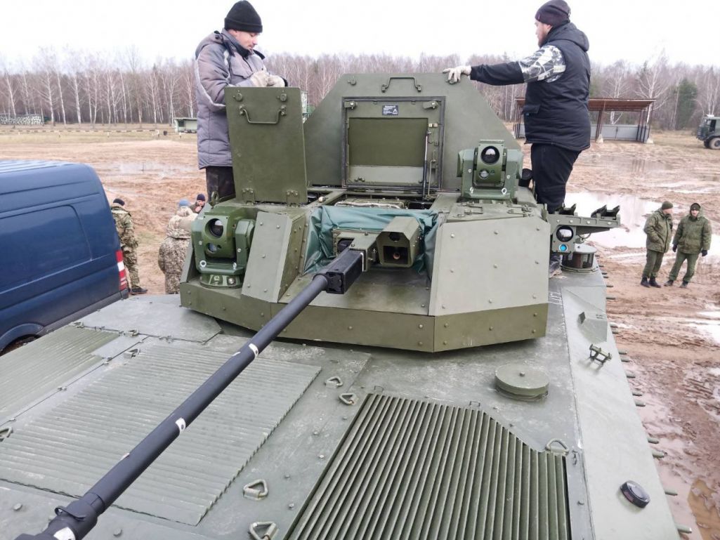 БТР-V2 з аптычна-электроннай сістэмай ад «Пеленгу». (Фота: Дзяржкамваенпрам / Telegram)
