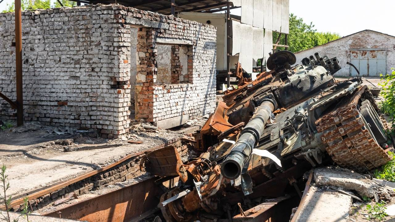 Według władz ukraińskich zniszczono około 100 jednostek sprzętu wojskowego (fot. Mykhaylo Palinchak/SOPA Images/LightRocket via Getty Images)