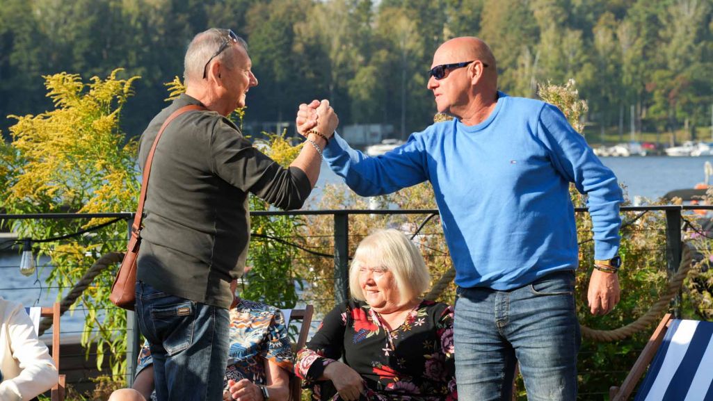Stanley i Adam przywitali się przyjacielskim uściskiem rąk. Fot. Weronika Marczyk-Kiełbasa/ TVP