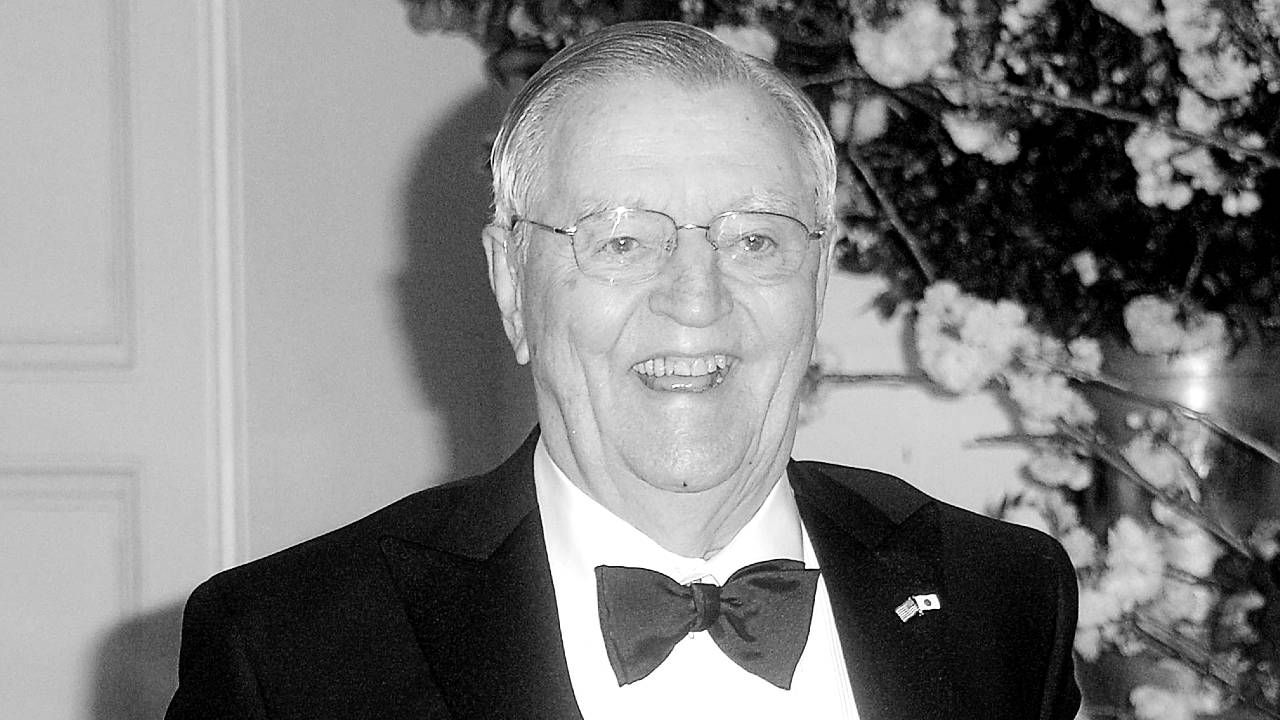 Walter Mondale miał 93 lata (fot. PAP/EPA/Olivier Douliery / POOL) Walter Mondale miał 93 lata (fot. PAP/EPA/Olivier Douliery / POOL)