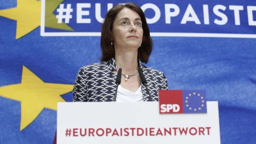 Wywieźliście mojego dziadka na roboty, głodował. Powiedz mu to w oczy nazi kretynko – napisała do Barley jedna z internautek (fot. Simone Kuhlmey/Pacific Press/LightRocket via Getty Images) Wywieźliście mojego dziadka na roboty, głodował. Powiedz mu to w oczy nazi kretynko – napisała do Barley jedna z internautek (fot. Simone Kuhlmey/Pacific Press/LightRocket via Getty Images)