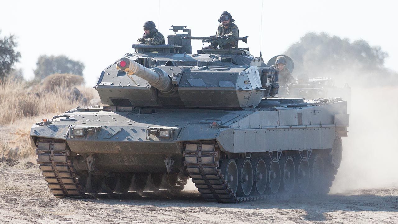 Rząd zdecydował o przekazaniu czołgów armii ukraińskiej po zniesieniu weta przez Niemcy (fot. Shutterstock)