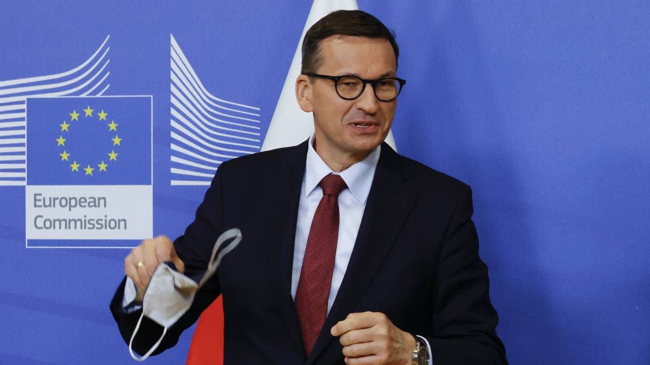 „Financial Times” skrytykował działania rządu Mateusza Morawieckiego (fot. PAP/EPA/PASCAL ROSSIGNOL / POOL) „Financial Times” skrytykował działania rządu Mateusza Morawieckiego (fot. PAP/EPA/PASCAL ROSSIGNOL / POOL)