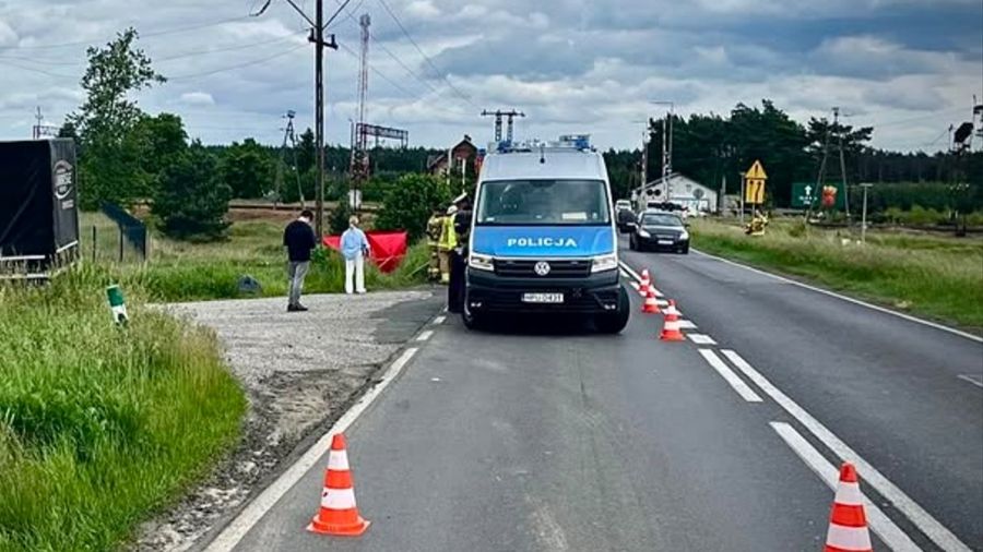 Stara Łubianka, zderzenie auta i motocykla, wypadek droga krajowa, nr 10 powiat pilski (fot. KPP Piła)