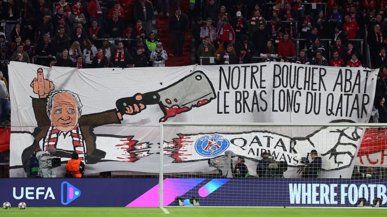 Transparent kibiców Bayernu zaprezentowany przed meczem z PSG (fot. Getty Images)