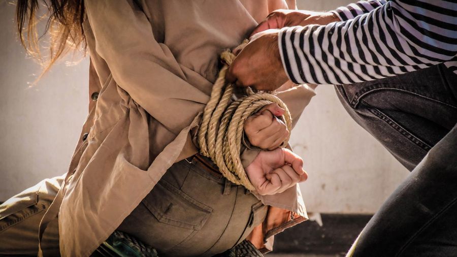 Córka miał żywić się karmą dla kotów i zepsutym jedzeniem (fot. Shutterstock/dkpatana)