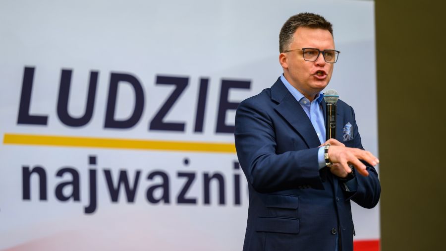 Szymon Hołownia cieszy się na Twitterze z "uciszenia" posłów PiS (fot. PAP)