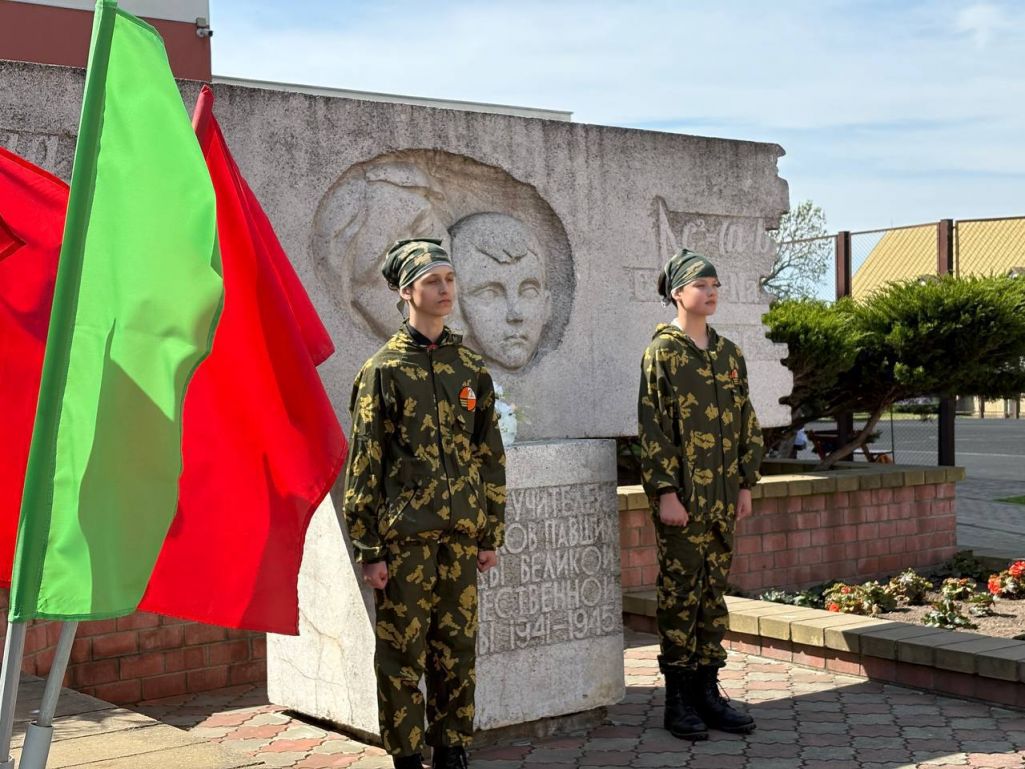 Гомельскіх школьнікаў паставілі несці вахту 80 дзён. Фота: newsgomel.by