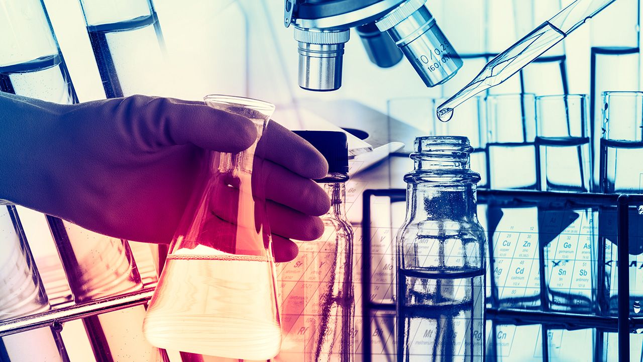 Były oficer rosyjskiego wywiadu wojskowego Siergiej Skripal oraz towarzysząca mu córka Julia trafili do szpitala w stanie krytycznym 4 marca (fot. Shutterstock/Looker_Studio) Były oficer rosyjskiego wywiadu wojskowego Siergiej Skripal oraz towarzysząca mu córka Julia trafili do szpitala w stanie krytycznym 4 marca (fot. Shutterstock/Looker_Studio)