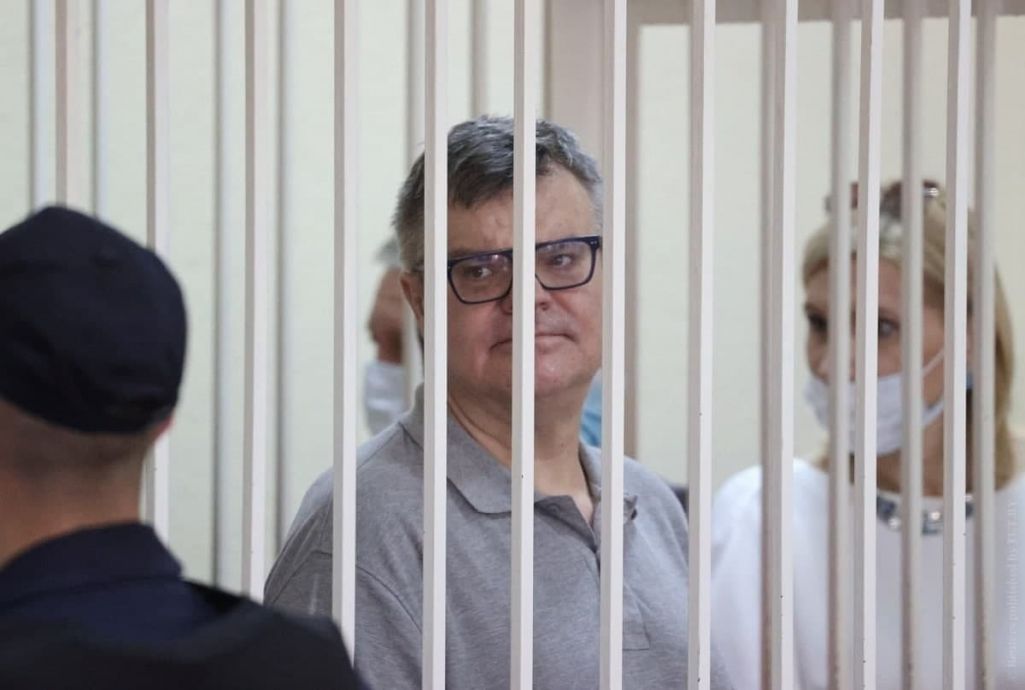 Віктар Бабарыка ў судзе. 6 ліпеня 2021 года. (Фота: Reuters)