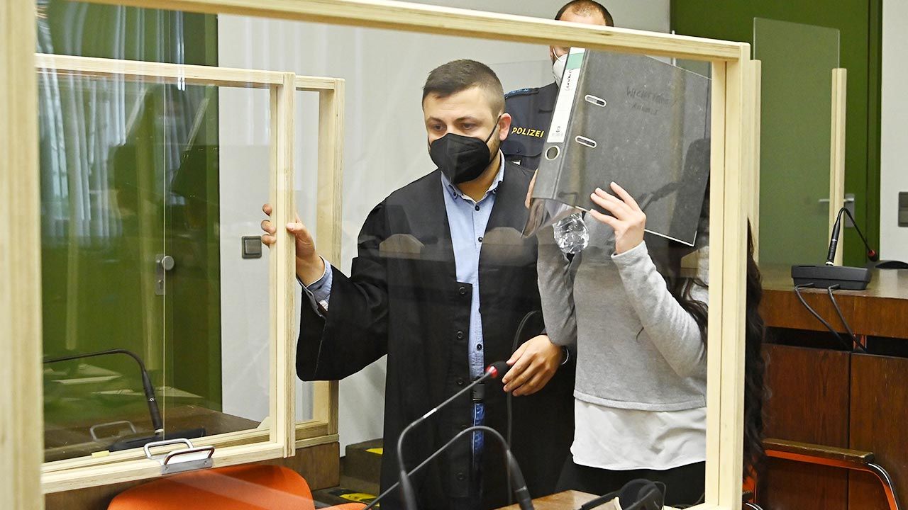 Sąd w Monachium uznał 30-letnią Jennifer Wenisch za winną wspierania IS w Iraku (fot. Sebastian Widmann/Getty Images) Sąd w Monachium uznał 30-letnią Jennifer Wenisch za winną wspierania IS w Iraku (fot. Sebastian Widmann/Getty Images)